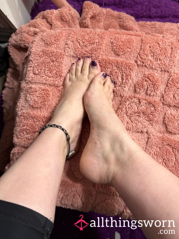 Who Wants To Buy My Pedicure With Your Choice Of Nail Polish 😈