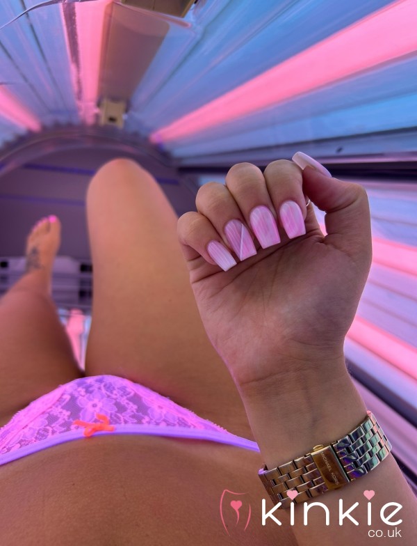 Who Wants To Treat Me? 💅💋