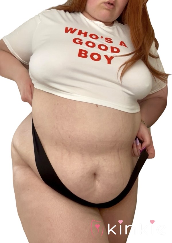 🙇‍♂️ “Who’s A Good Boy” White Plus Size Slogan Crop Top 🙇‍♂️