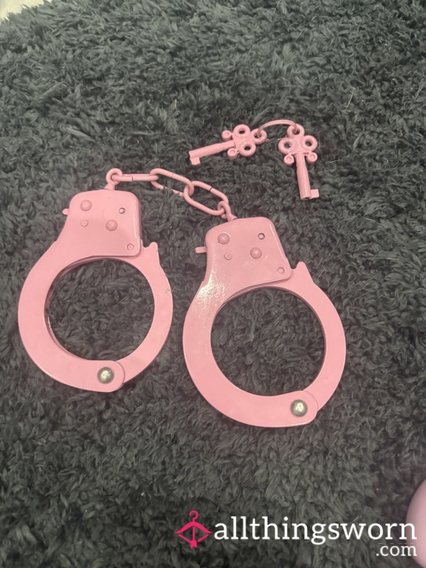 Who’s Loves Themselves Being Tied Up ⛓️‍💥😈 Used Pair Of Pink Handcuffs With 2 Keys 🔑  Make Those Nights Extra Kinky 😉😈💋
