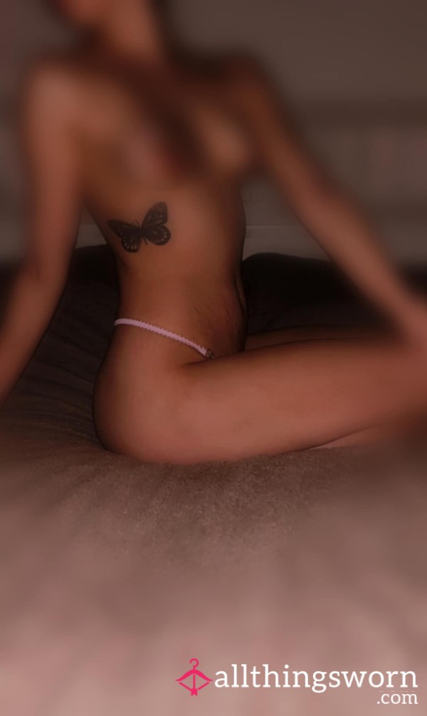 Who’s Ready To Come Play With Me In Bed? Why Don’t You Take A Sneak Peak👀