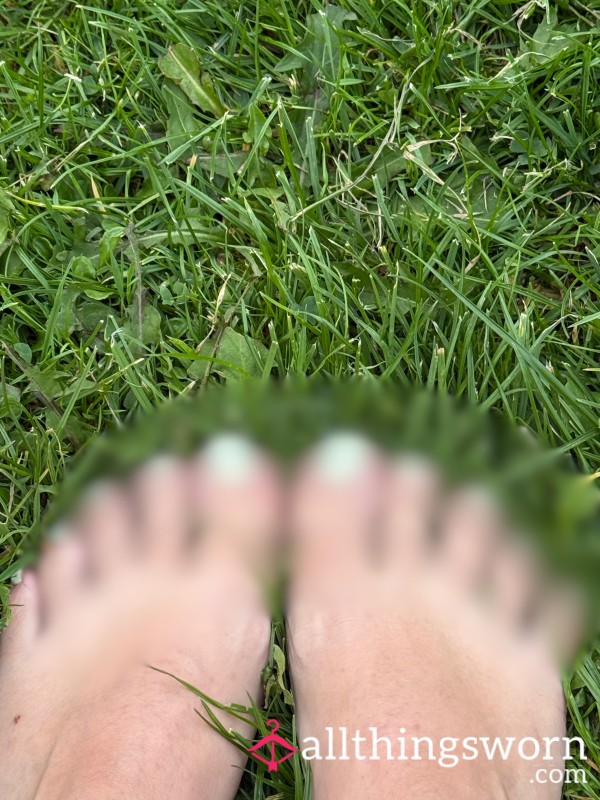 Wiggly Toes In The Gra**