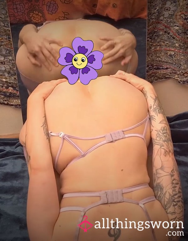 Willow M*sturb*tes With A Di**o And Plug.