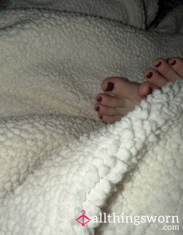 Wine-colored Toes Just For Your Eyes…