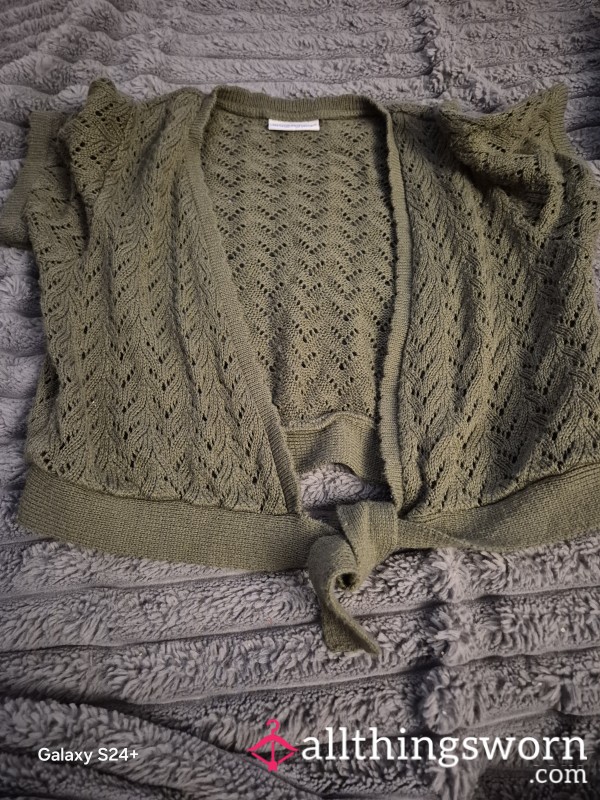 Woman's Croped Cardigan
