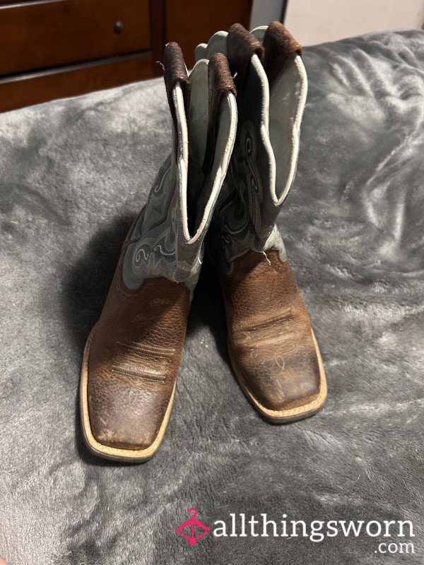 Women’s 6B Ariat Cowgirl Boots