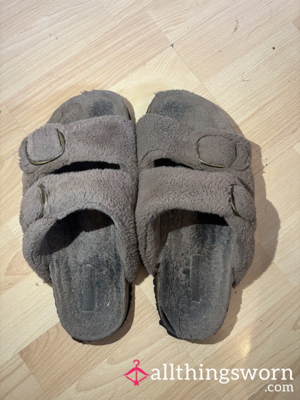 Women’s Brown Slippers Size 8 – Very Heavily Worn