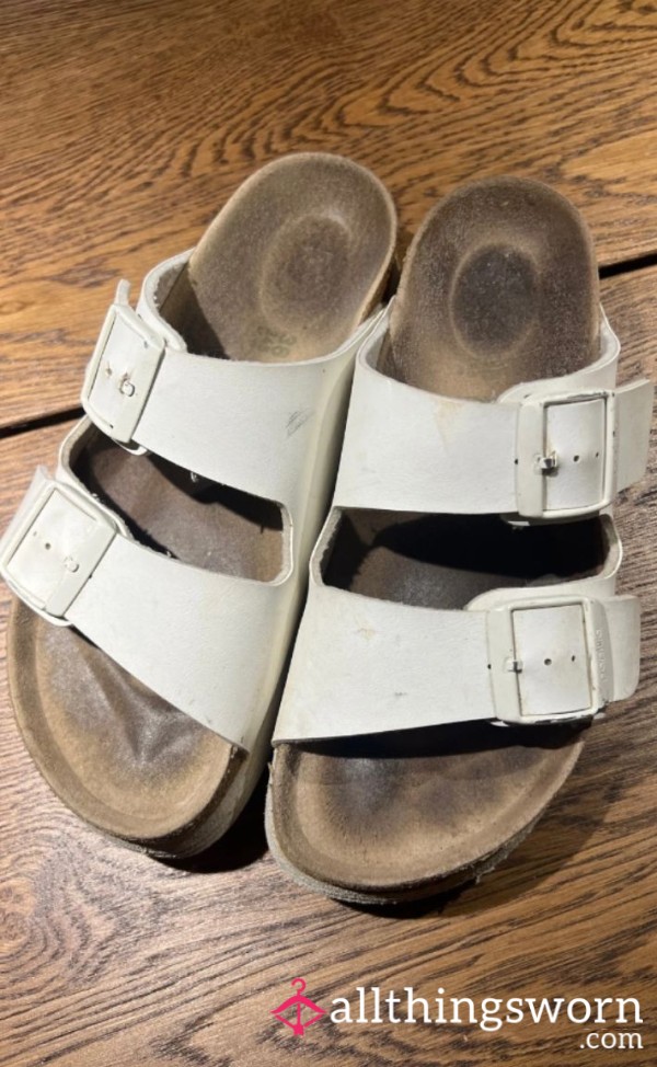 Women's Sandles Size 5 Well Worn