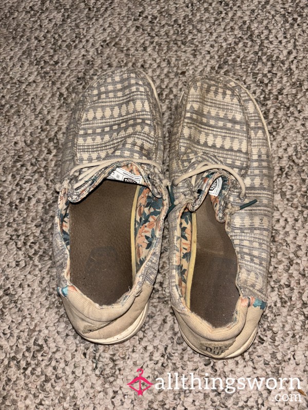 Women’s Size 9 Hey Dudes