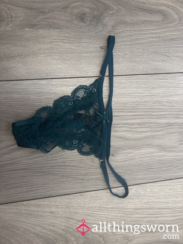 Worm Creamy Thongs