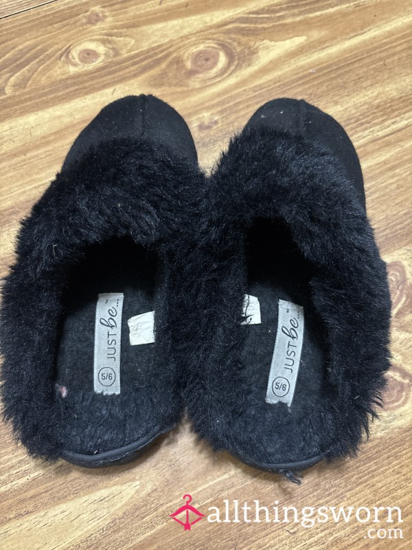 Worn 5/6 Women’s In Home Slippers, Well Loved