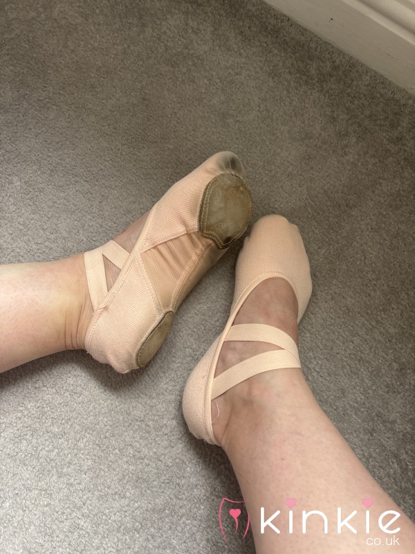 🩰 Worn Adult Ballet Cla** Shoes