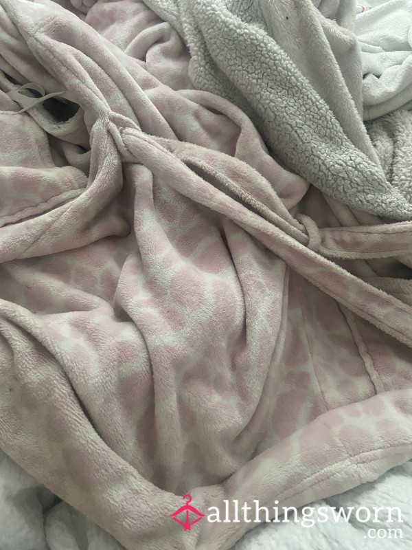 Worn And Tatty Housecoat (package Deal)