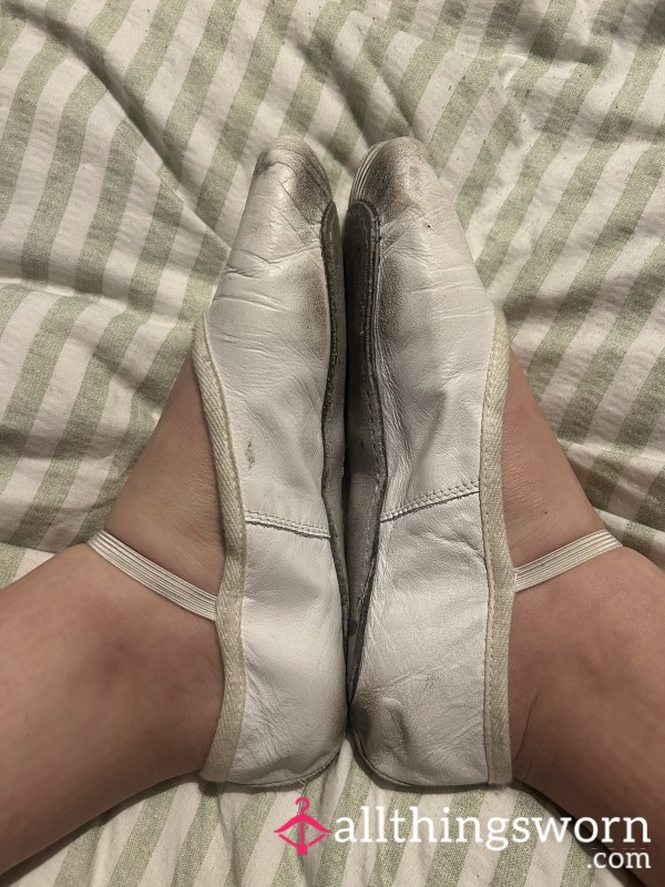 Soft Worn Ballet Flats 🩰 Size 6 – Well Used & Comfy