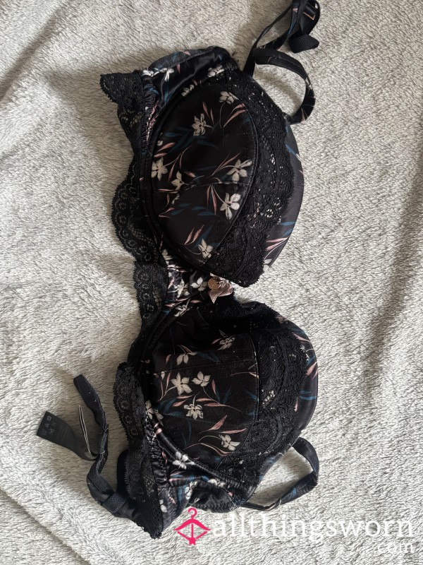 🖤🌸 WORN BLACK FLor*l BRA — Soft, Scented, & Perfectly Filled 🌸🖤