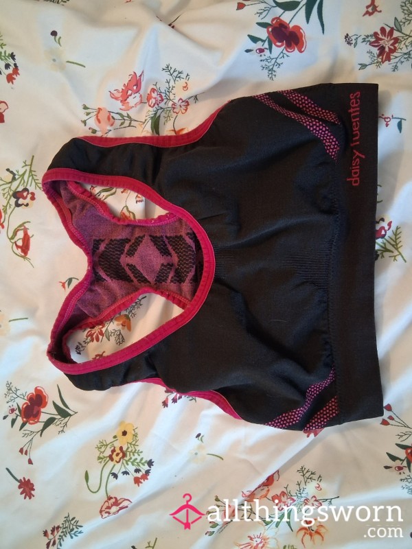💕 Worn Black & Pink Sports Bra – Cute, Sporty & Snug Fit 💋