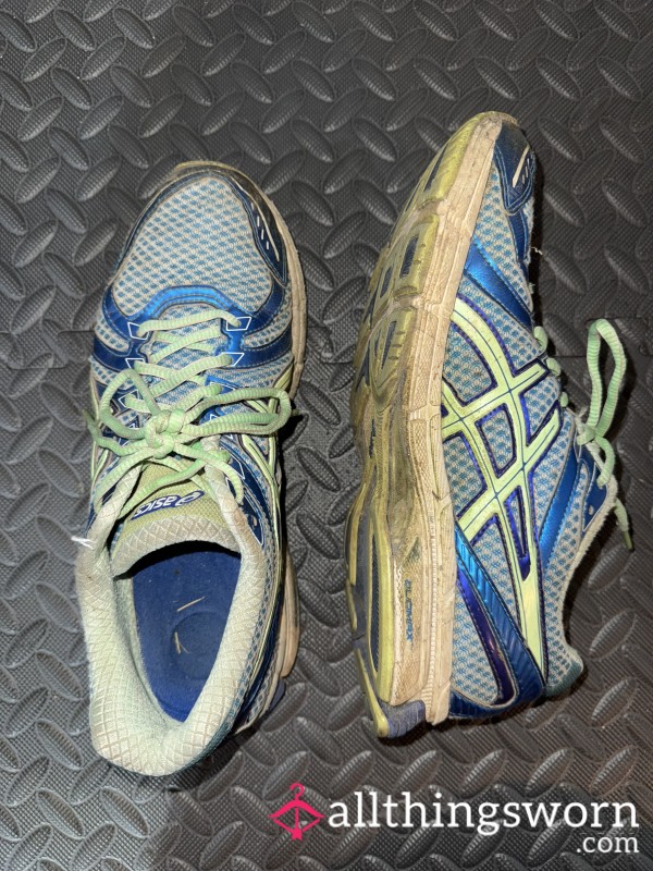 Worn Blue / Green Asics Sneakers 💙