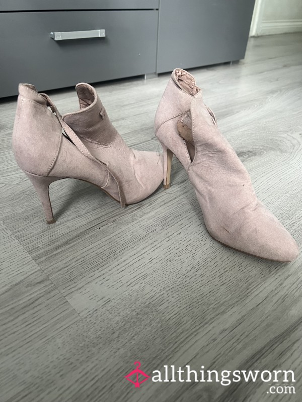 🎀 Worn Blush Pink Patent Stilettos