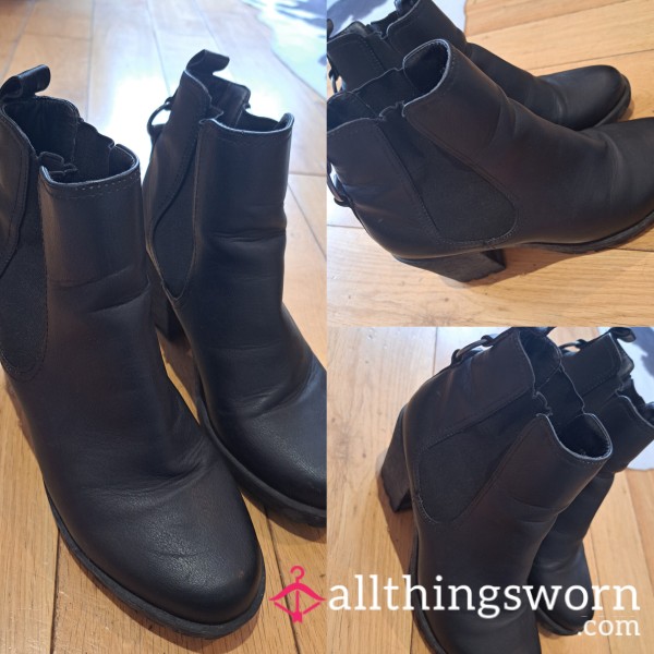 Worn Boots Size 5