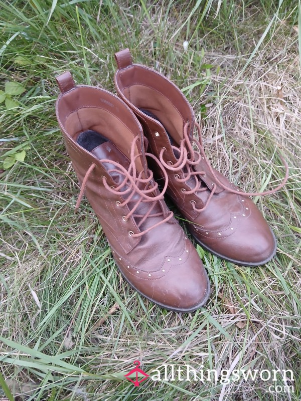 Worn Brown/tan Vintage Style Boots Size 4