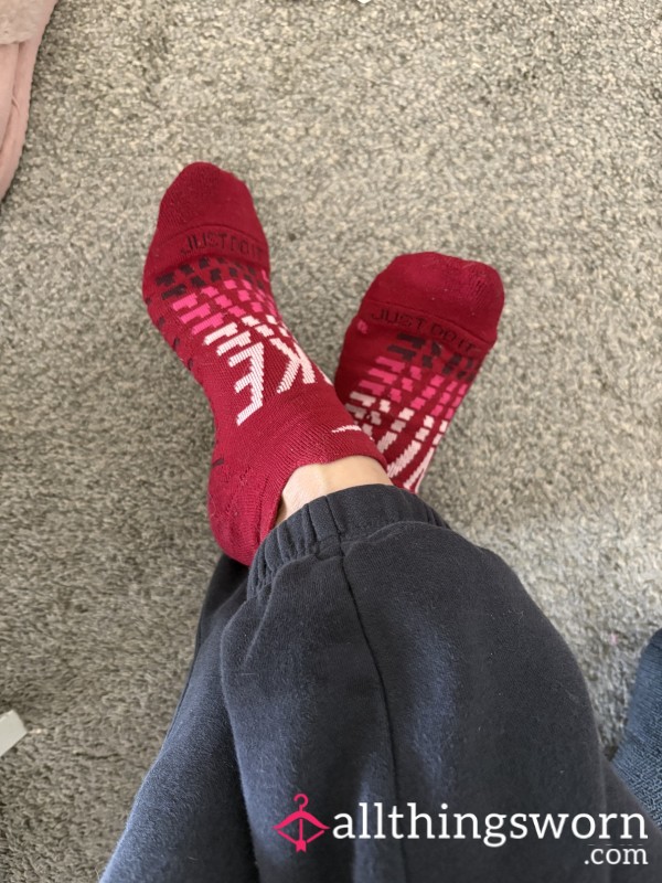 Worn Dark Reds Nike Dri-fit Ankle