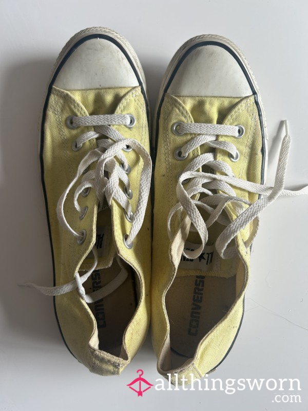 Worn Dirty Old Converse💛