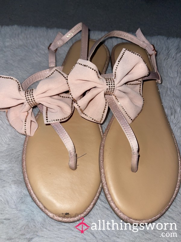 Worn Dirty Size 6 Sandals
