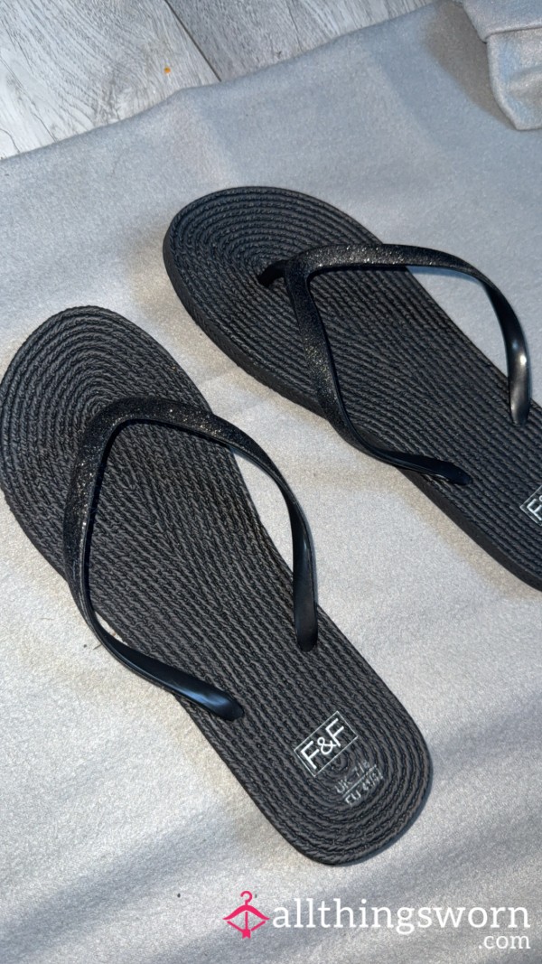 Worn Flip Flops 🩴 👣