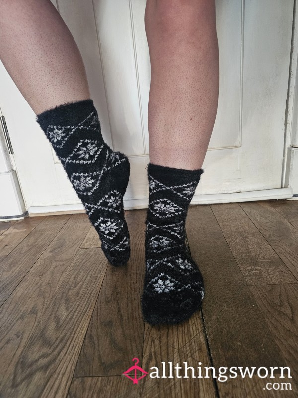 🧦Ladies Worn Fluffy Black Winter Socks With White Pattern 🧦