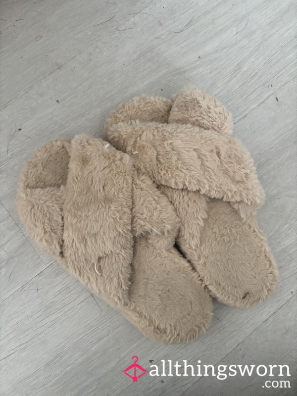 ✨ Worn Fluffy Crossover Beige Open Toe Slippers  ✨
