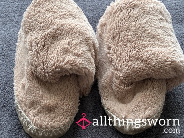 *SOLD* Worn Fluffy Slipper Boots