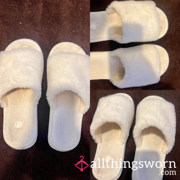 🤍Worn Fluffy White Slippers🤍