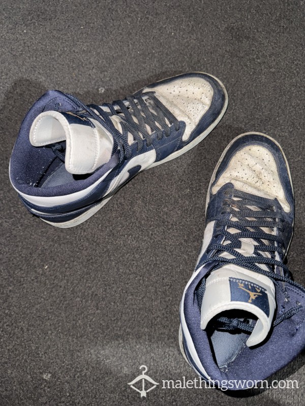 Navy Nike Jordan’s
