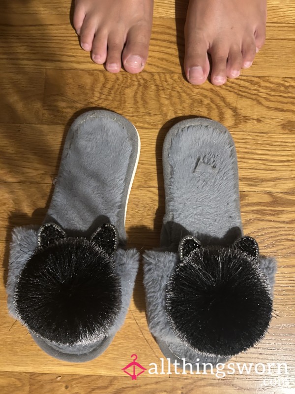 Worn Fuzzy Slippers – Wild, Warm & Full Of Attitude 💥🦶🏼