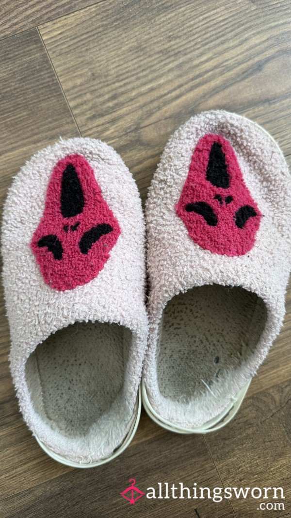 Worn GHOSTFACE Slippers 🩷🖤