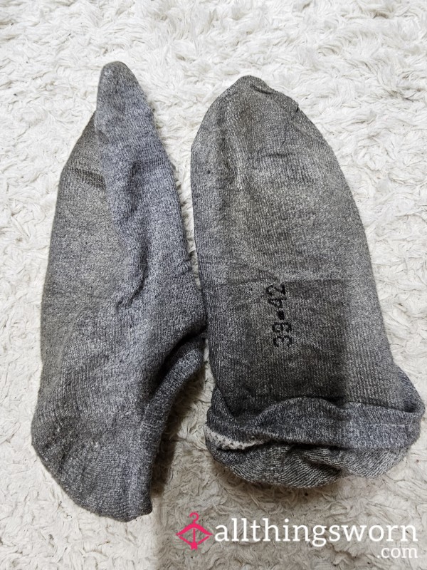 🩶 Worn Grey Low-Cut Socks – Tight Fit, Daily Grind, Full Wear 🧦
