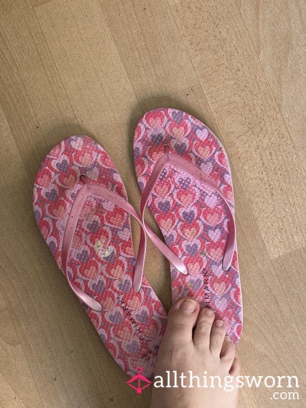 💕 Worn Heart Flip Flops – Soft, Loved & Full Of Personality 😏