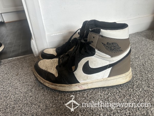 Worn Jordan Mochas 1