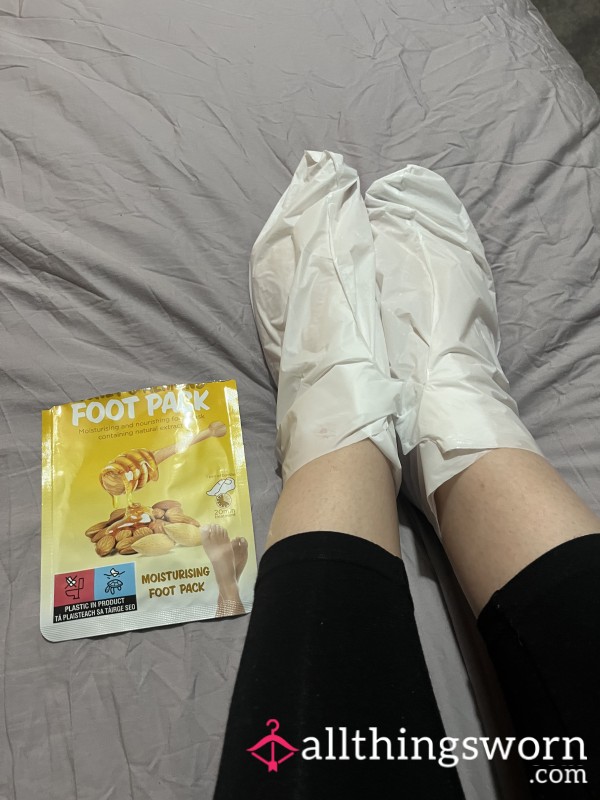 Worn Moisturising Foot Pack Socks