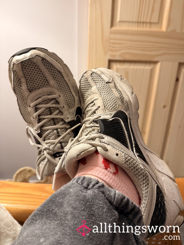 Worn Nike Sneakers/trainers