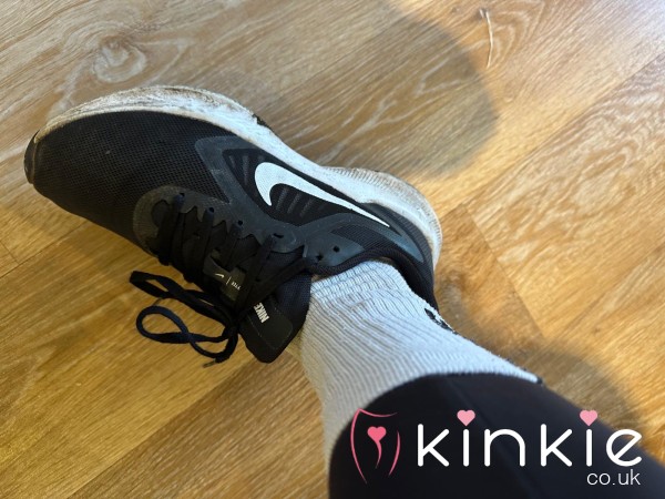 WORN OLD SMELLY BLACK NIKE RUNNING GYM TRAINERS 5 STAR ⭐️⭐️⭐️⭐️⭐️ REVIEWS