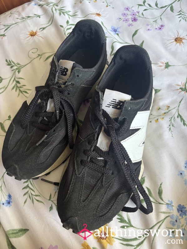 Worn Old Trainers/sneakers