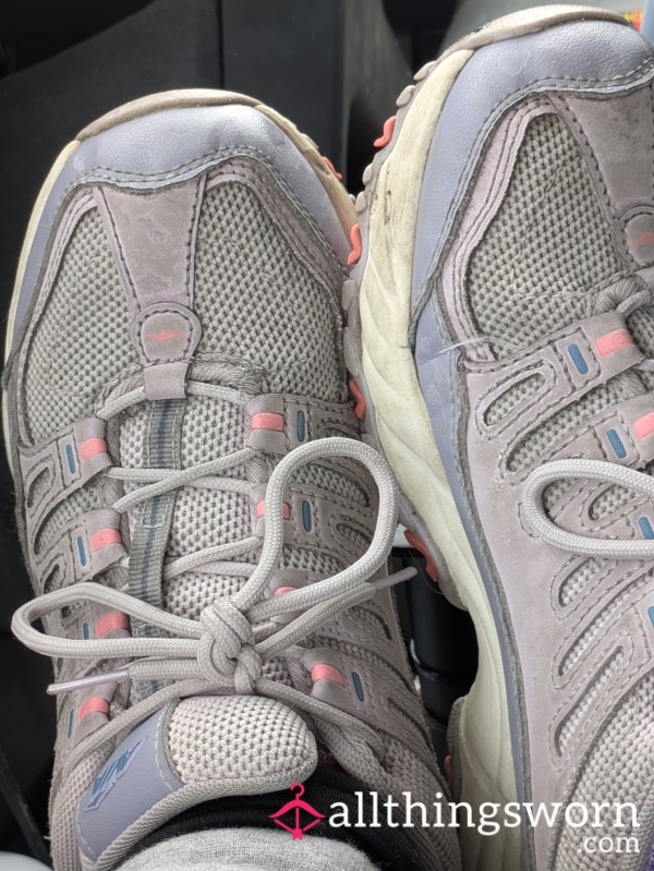 Worn Out AVIA Sneakers