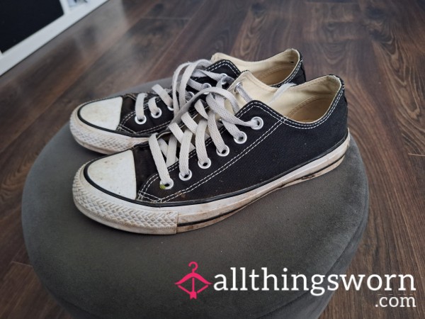 Worn Out Black Converse