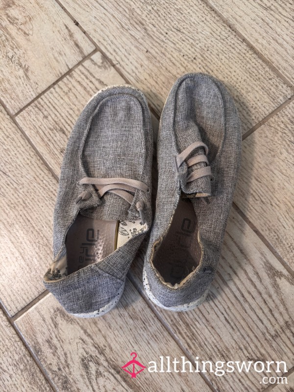 Worn Out Hey Dudes US 9 Shoes