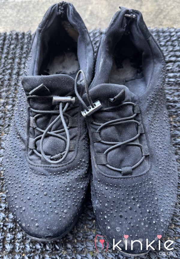 Worn Out Old Trashed Black Trainers UK Size 5 🖤
