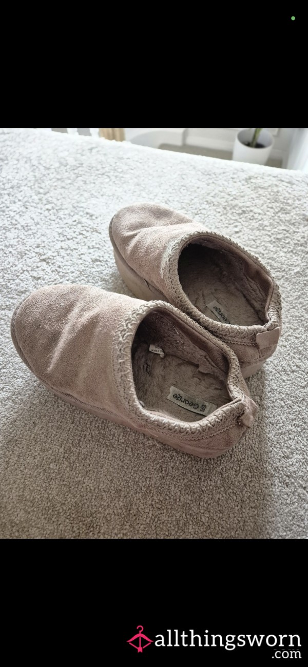 Worn Out Slippers 🤤👣