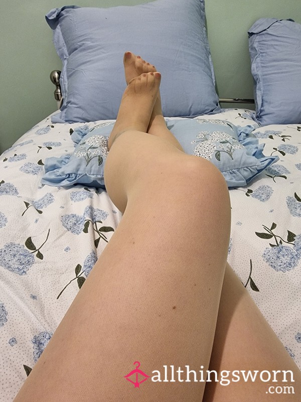 Worn Pantyhoes / Tights