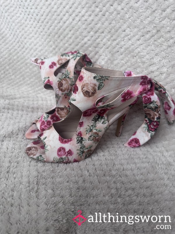 Worn Pep Toe Rose Patterned Heels