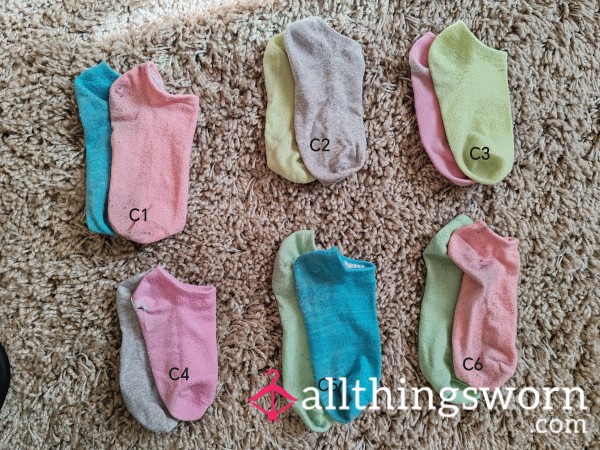 Worn Plain Color Oddsocks Drawer